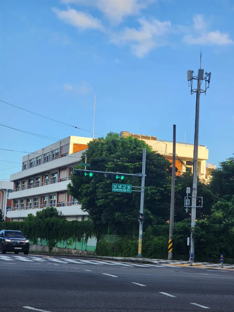 [제주 노형동] 오거리45평제일큰거실3룸침대3화2티비2주방유아품커피머신호텔스벅 165