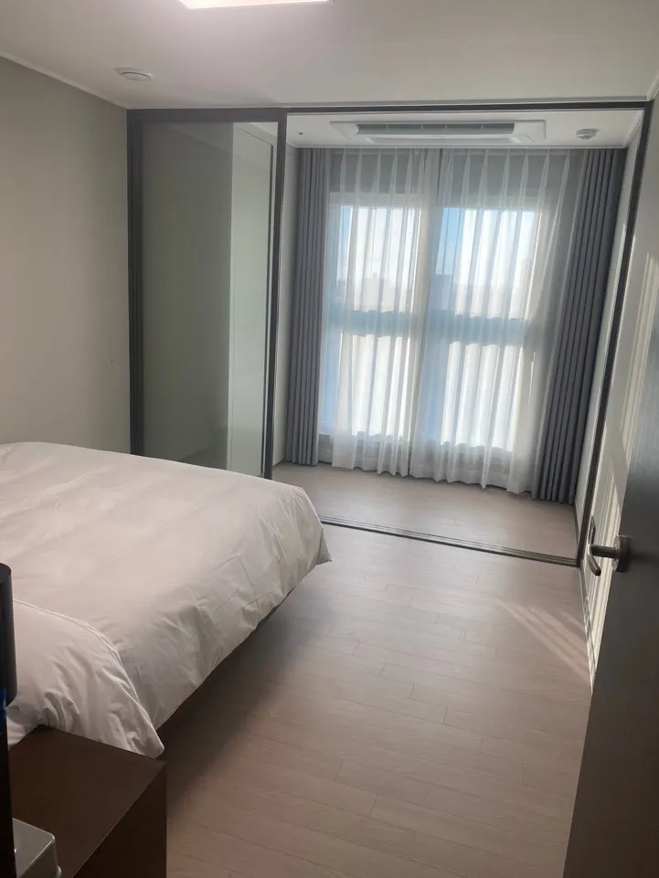 [제주 노형동] 오거리45평제일큰거실3룸침대3화2티비2주방유아품커피머신호텔스벅 102