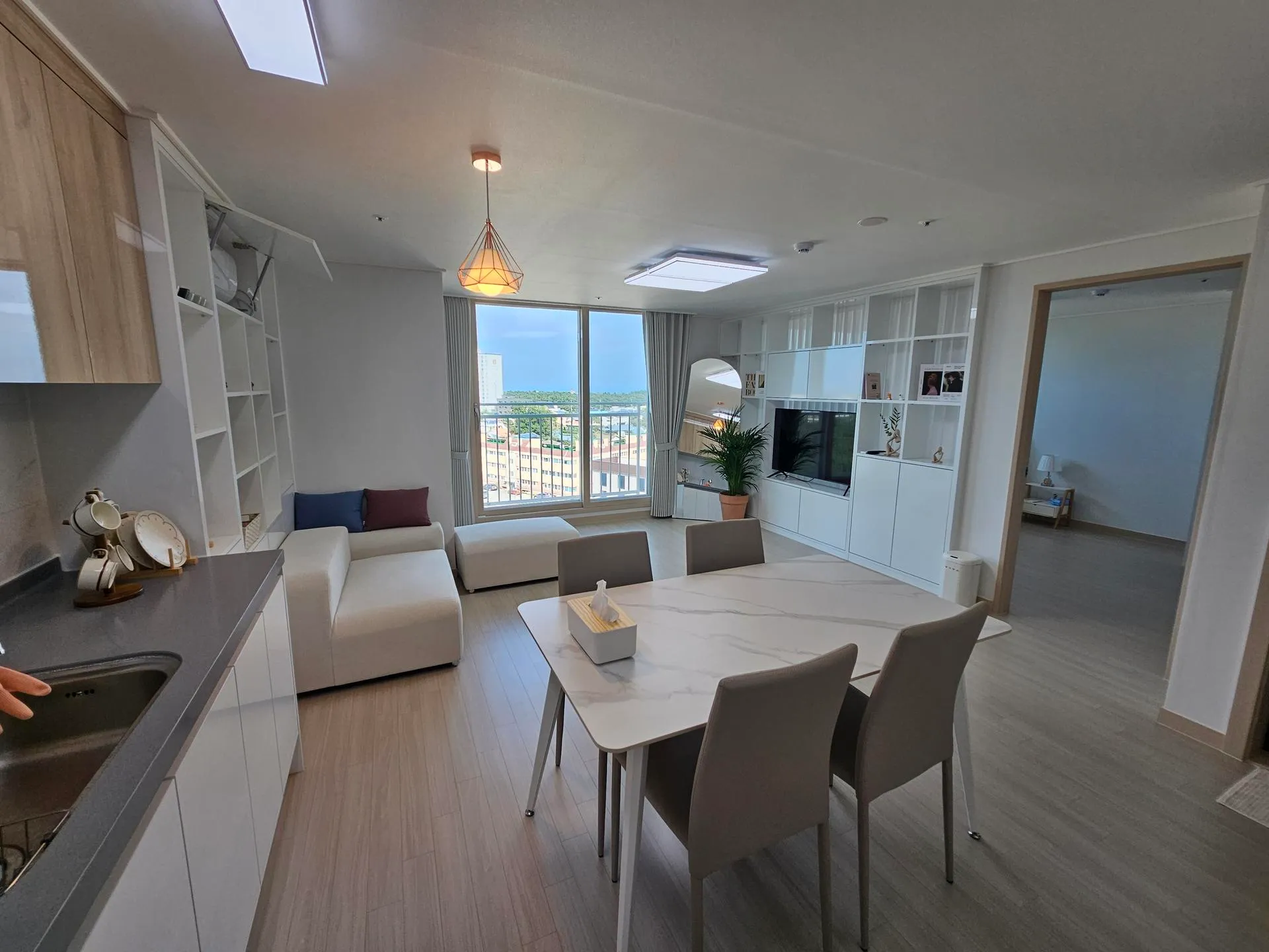 Songjeong-dong Ocean View One-Bedroom Apartment