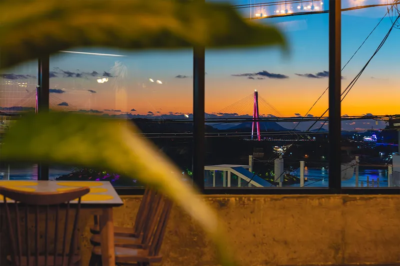 [Yeosu] Cocktail bar concept accommodation with a view of the night sea in the center of Yeosu Cafe Street 11