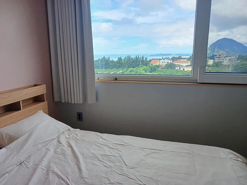 [Andeok, Seogwipo] 2nd floor of a detached house with views of Sanbangsan Mountain and the ocean 2
