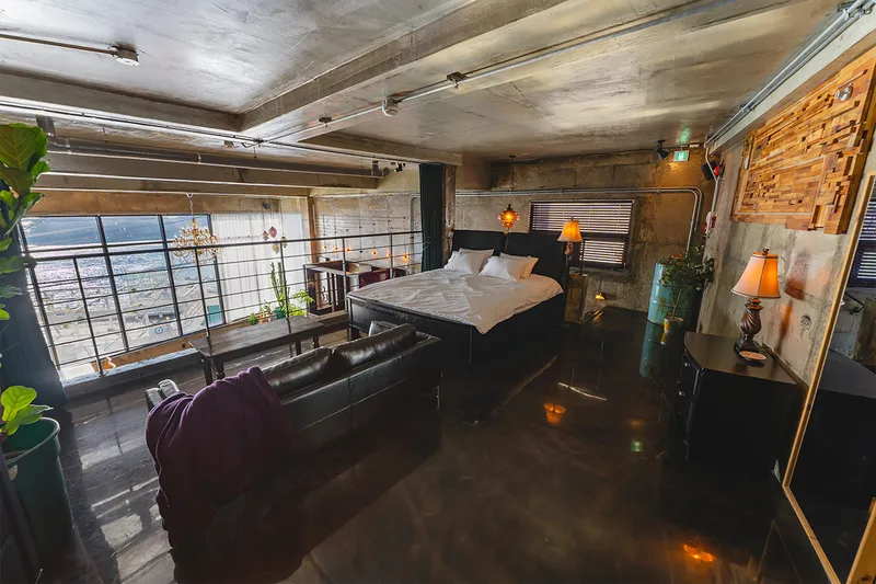[Yeosu] Cocktail bar concept accommodation with a view of the night sea in the center of Yeosu Cafe Street 30