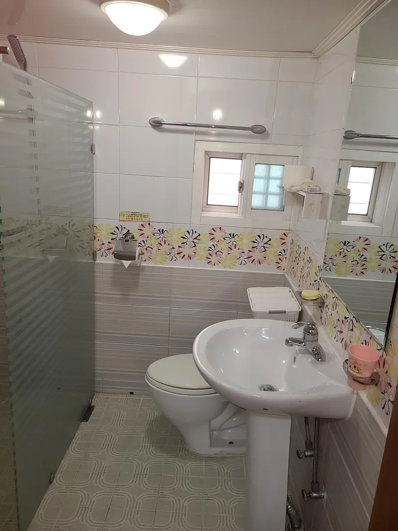 [Pyeongchang] Cabin A "Scent of the Forest" Duplex Private House, Pristine Area. Queen Bed Room, Downstairs Room 12