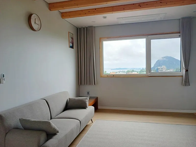 [Andeok, Seogwipo] 2nd floor of a detached house with views of Sanbangsan Mountain and the ocean 12