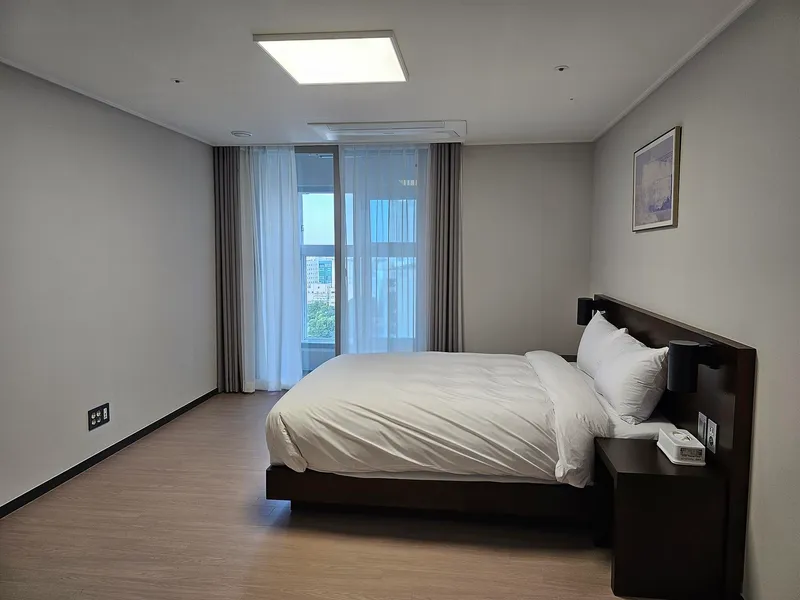 [제주 노형동] 제주 시내 중심가, 6인 숙박 가능, 방 3개, 욕실 2개, 고급 오션뷰 아파트, 드림타우 인근. 24