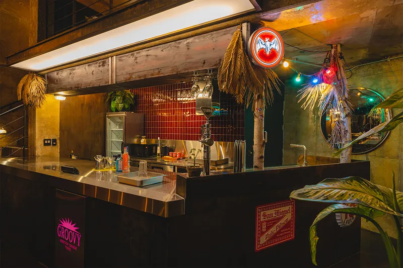 [Yeosu] Cocktail bar concept accommodation with a view of the night sea in the center of Yeosu Cafe Street 53