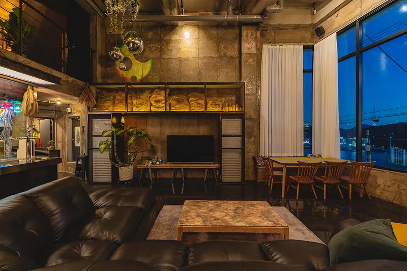 [Yeosu] Cocktail bar concept accommodation with a view of the night sea in the center of Yeosu Cafe Street 34