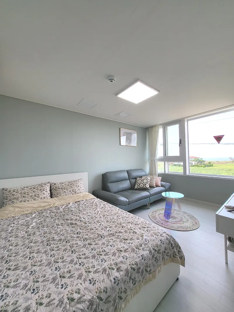 [Aewol, Jeju] A detached townhouse with a jacuzzi overlooking the nearby sea, coastal road 1 106