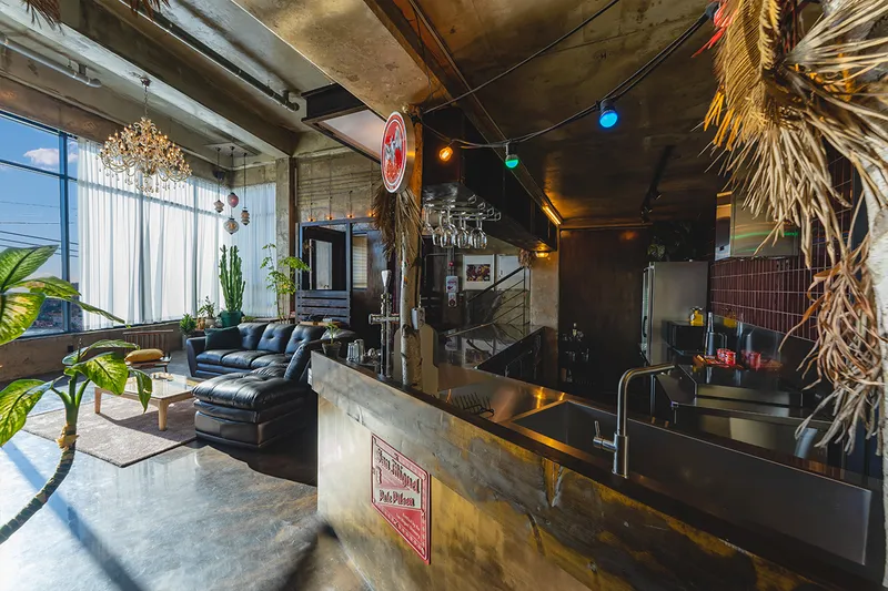 [Yeosu] Cocktail bar concept accommodation with a view of the night sea in the center of Yeosu Cafe Street 15