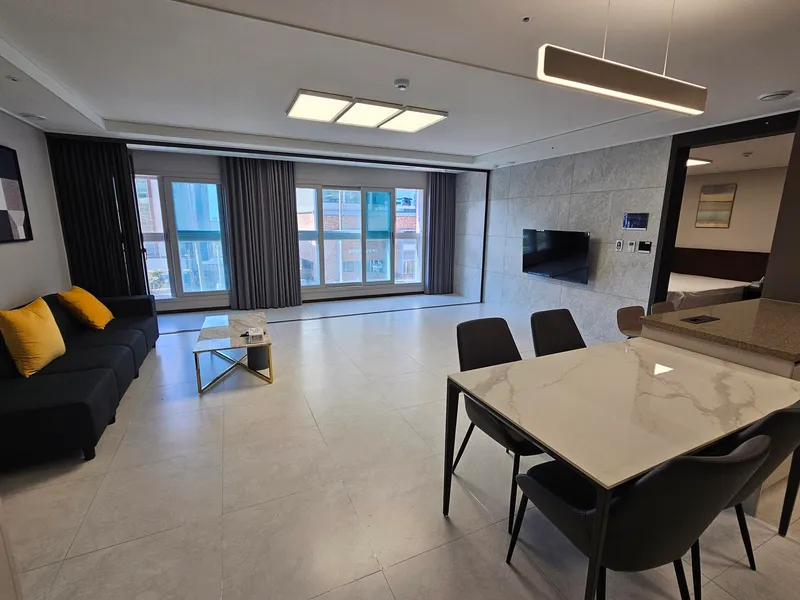[Nohyeong-dong, Jeju][Jeju Nohyeong Intersection] Starbucks View Full Option 3 Rooms 3 Beds (10 minutes from Jeju Airport) 10