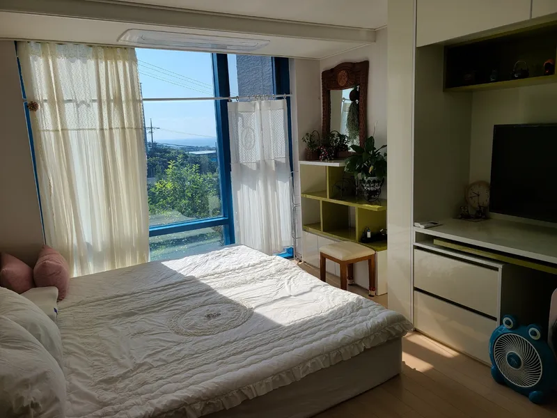 [Jungmun-dong, Seogwipo] Jungmun Tourist Complex Spacious One Room #Convenient Transportation #Two Beds 3