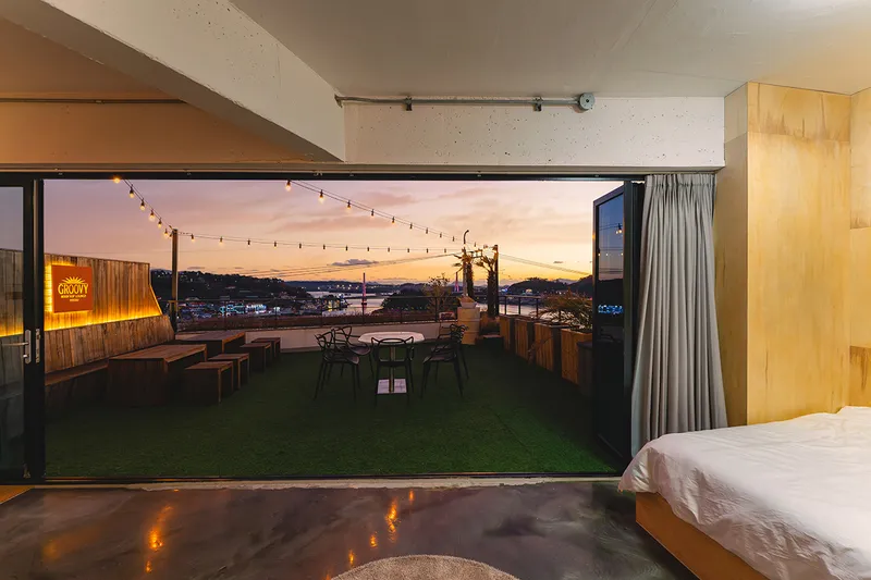 [Yeosu] Cocktail bar concept accommodation with a view of the night sea in the center of Yeosu Cafe Street 47