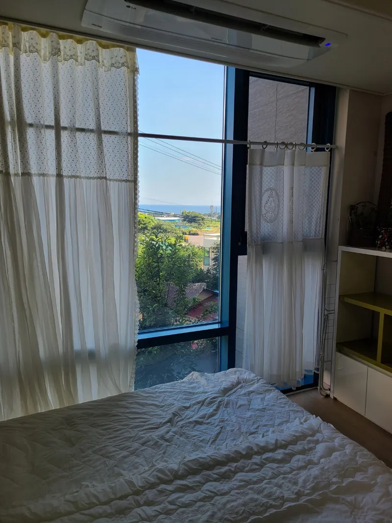 [Jungmun-dong, Seogwipo] Jungmun Tourist Complex Spacious One Room #Convenient Transportation #Two Beds 24