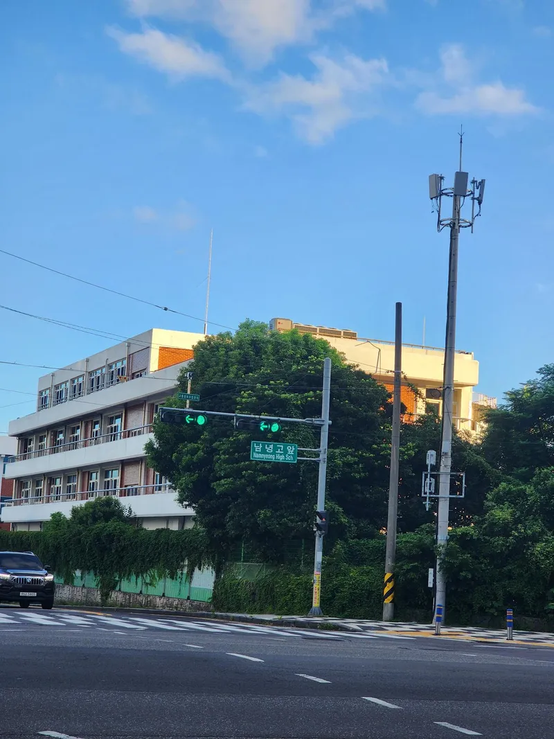 [제주 노형동] 오거리45평제일큰거실3룸침대3화2티비2주방유아품커피머신호텔스벅 172