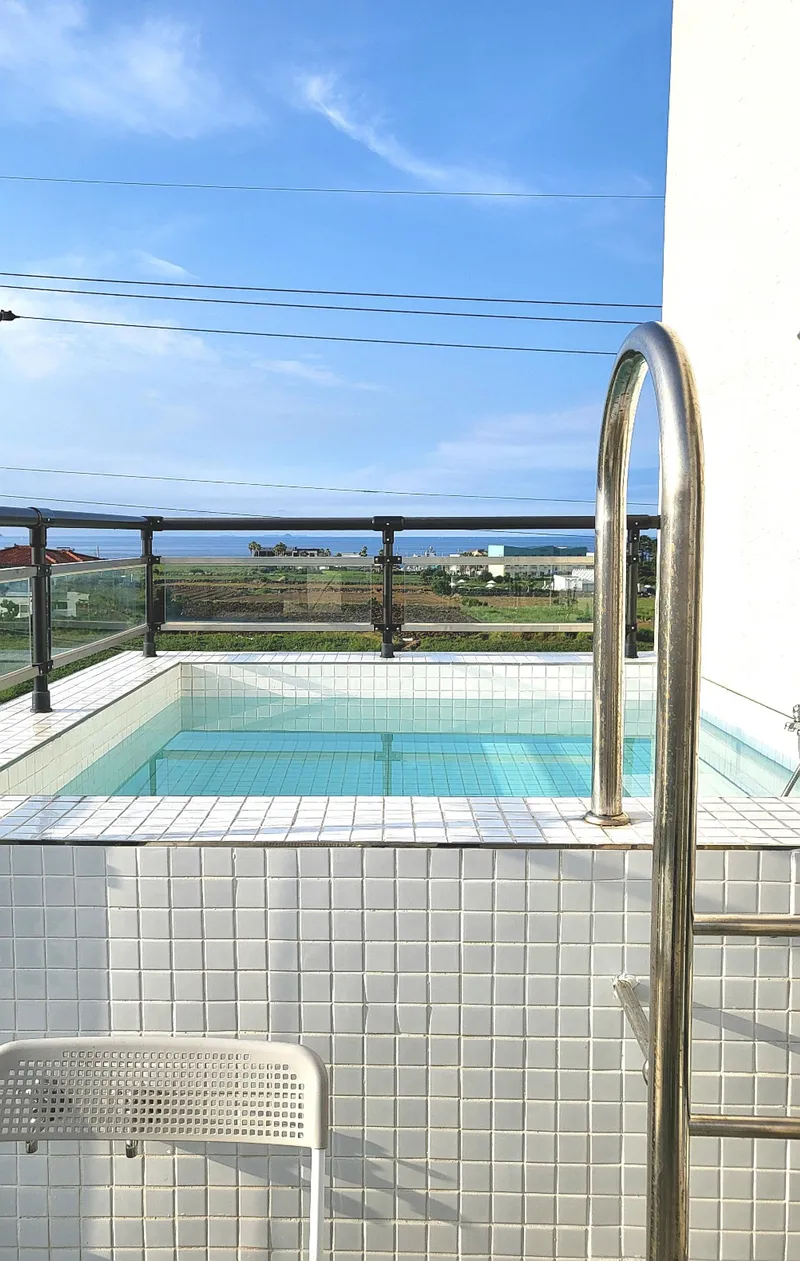 [Aewol, Jeju] A detached townhouse with a jacuzzi overlooking the nearby sea, coastal road 1 98