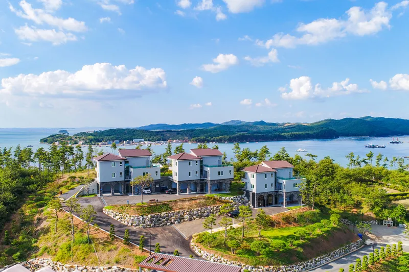 [충남 보령] 산과들 잔디정원이 있는 마운틴뷰 신축펜션 A동 204침대 4