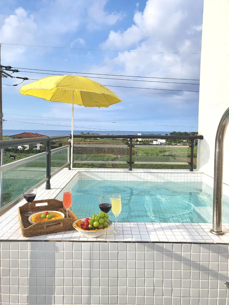 [Aewol, Jeju] A detached townhouse with a jacuzzi overlooking the nearby sea, coastal road 1 102