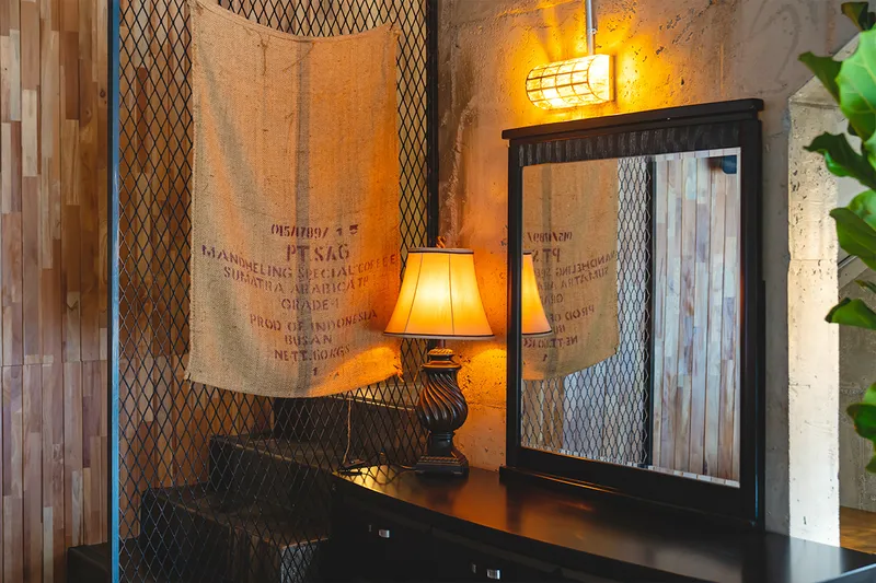 [Yeosu] Cocktail bar concept accommodation with a view of the night sea in the center of Yeosu Cafe Street 31