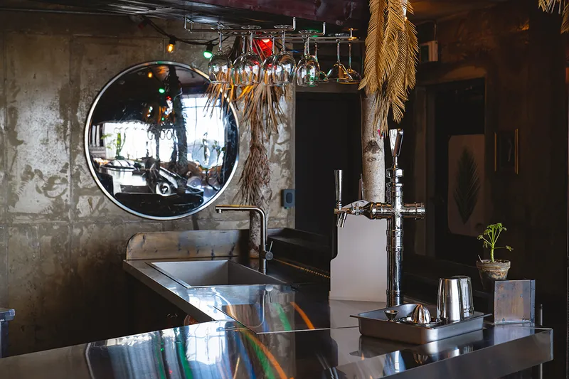 [Yeosu] Cocktail bar concept accommodation with a view of the night sea in the center of Yeosu Cafe Street 45