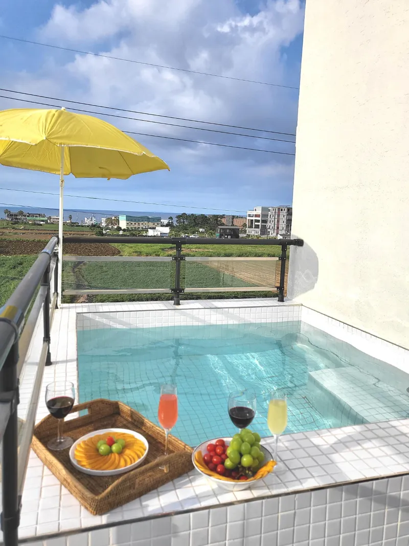 [Aewol, Jeju] A detached townhouse with a jacuzzi overlooking the nearby sea, coastal road 1 101