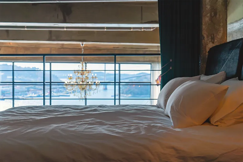 [Yeosu] Cocktail bar concept accommodation with a view of the night sea in the center of Yeosu Cafe Street 2