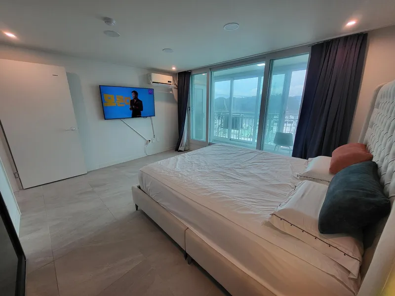 [Yeosu] A luxury house with a striking ocean view 32