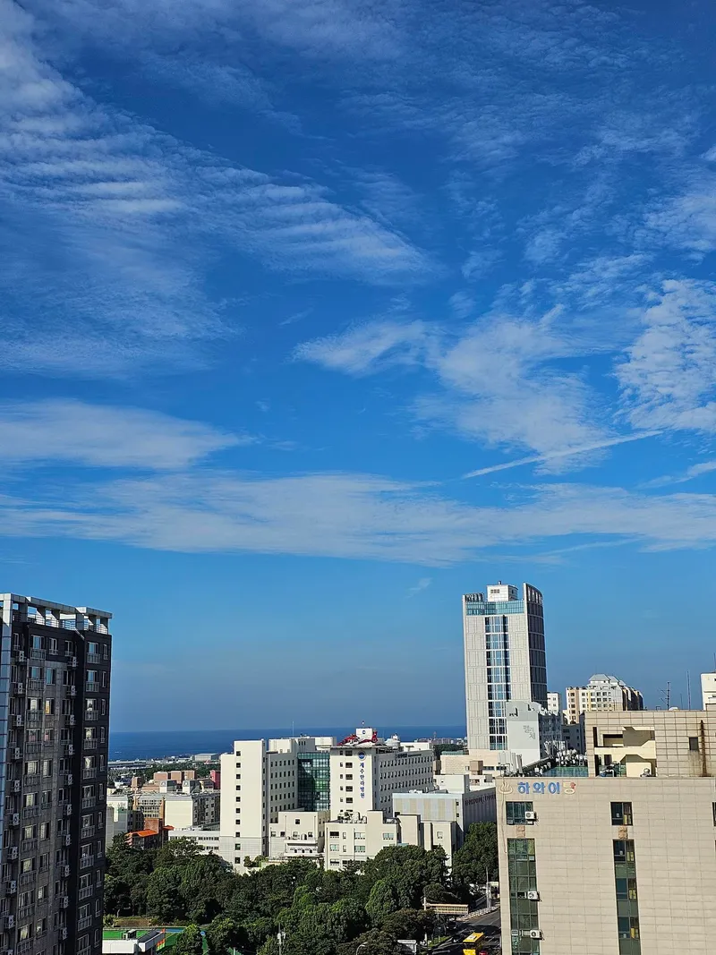 [제주 노형동] 제주 시내 중심가, 6인 숙박 가능, 방 3개, 욕실 2개, 고급 오션뷰 아파트, 드림타우 인근. 11