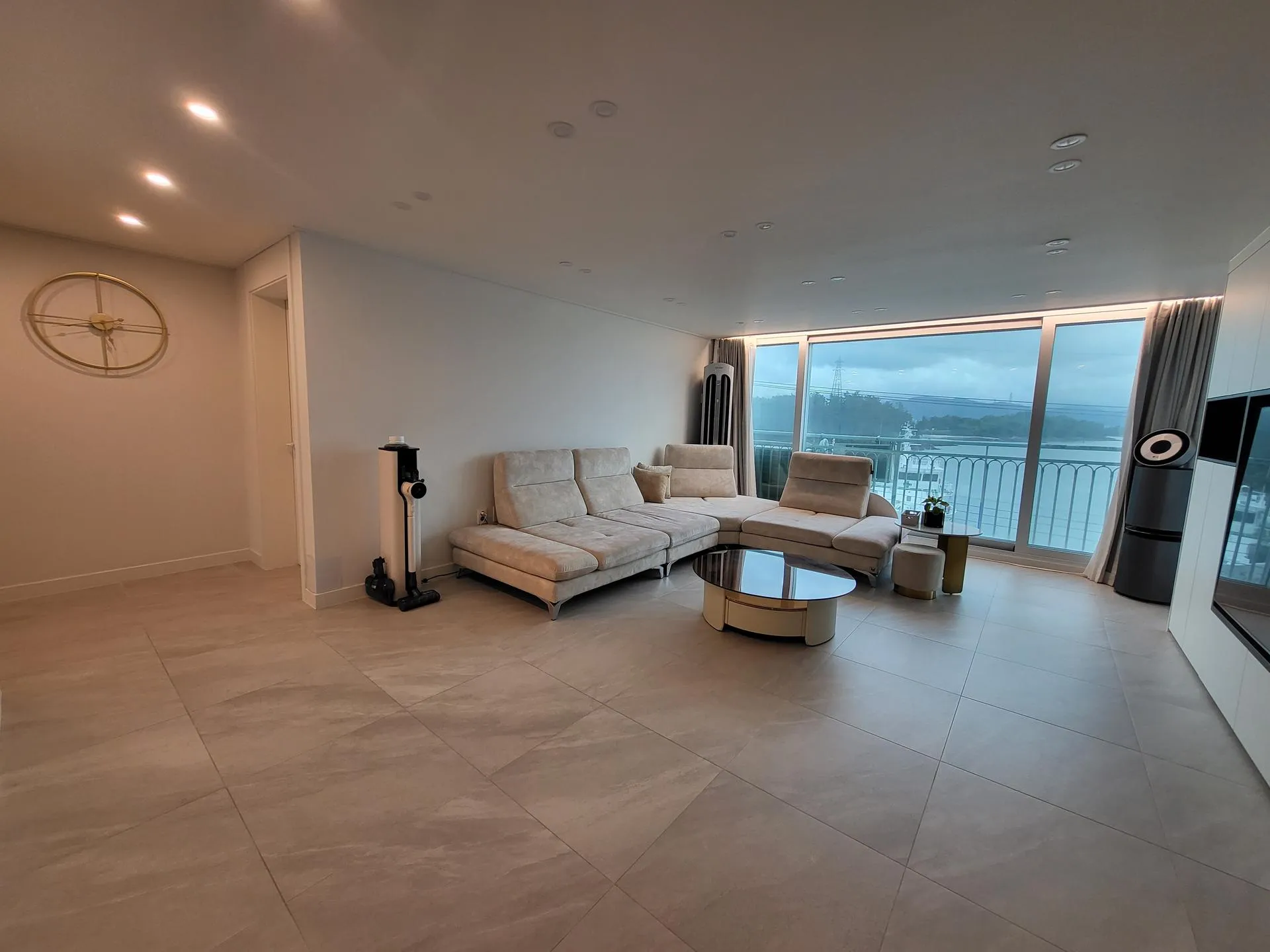 Sinwol-dong Ocean View Two-Bedroom Apartment