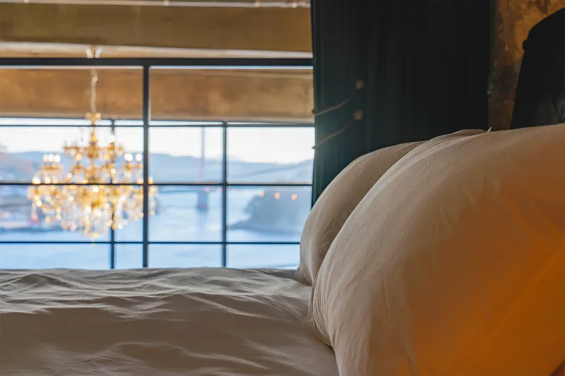 [Yeosu] Cocktail bar concept accommodation with a view of the night sea in the center of Yeosu Cafe Street 57