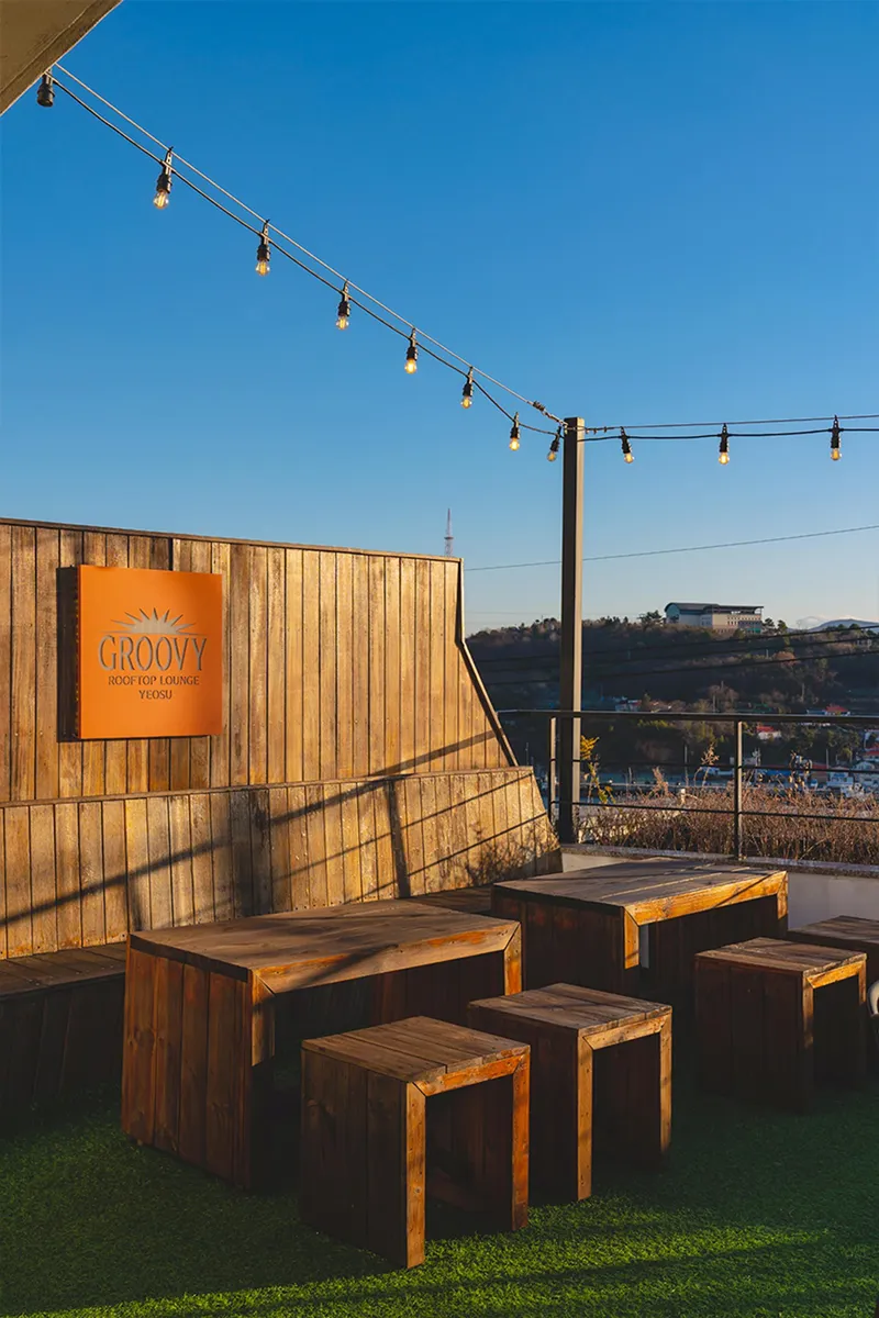 [Yeosu] Cocktail bar concept accommodation with a view of the night sea in the center of Yeosu Cafe Street 61