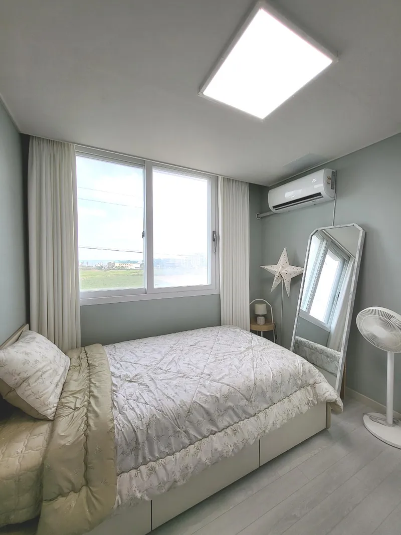 [Aewol, Jeju] A detached townhouse with a jacuzzi overlooking the nearby sea, coastal road 1 123