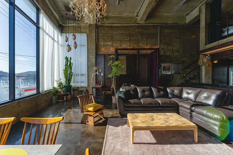 [Yeosu] Cocktail bar concept accommodation with a view of the night sea in the center of Yeosu Cafe Street 20