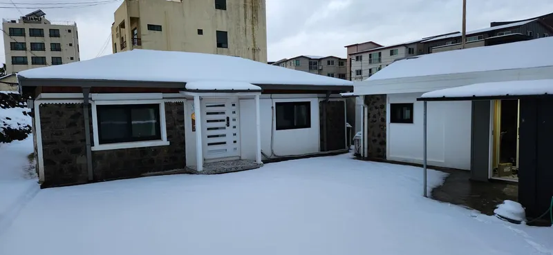 [Seongsan, Seogwipo] Geo House, a fully-furnished stone house living accommodation 16