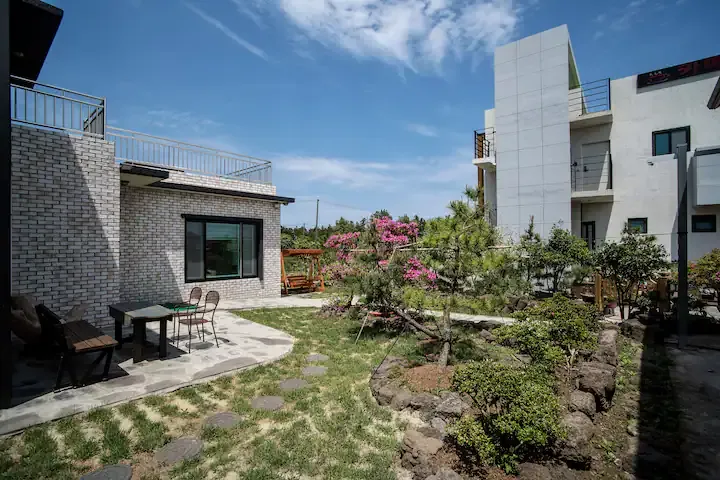 [Seongsan, Seogwipo] Two-room independent pension with the scent of the forest 12