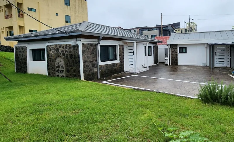 [Seongsan, Seogwipo] Geo House, a fully-furnished stone house living accommodation 15