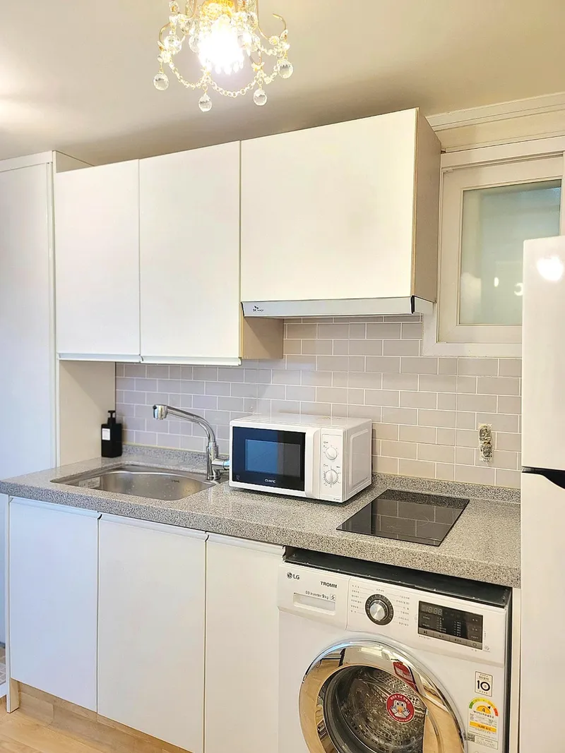 [Mapo, Seoul] #5 mins from Sinchon Station #Hongdae & Yeonam-dong #2 rooms #Up to 4 people #Full options 19