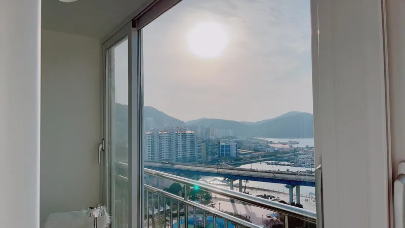 [Tongyeong] A restaurant with a beautiful view both day and night #Tongyeong Bridge #Clean #Night view 14