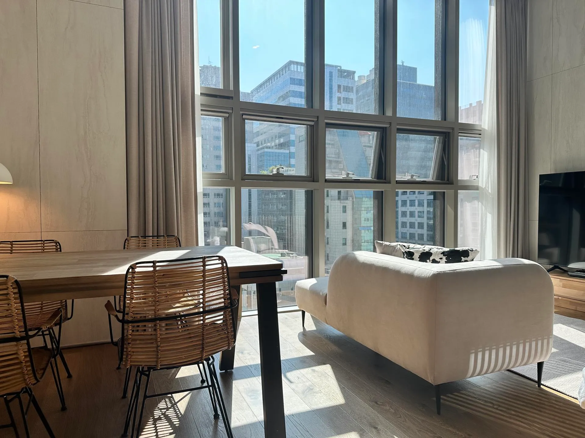 Samseong-dong Two-Bedroom Apartment near Station