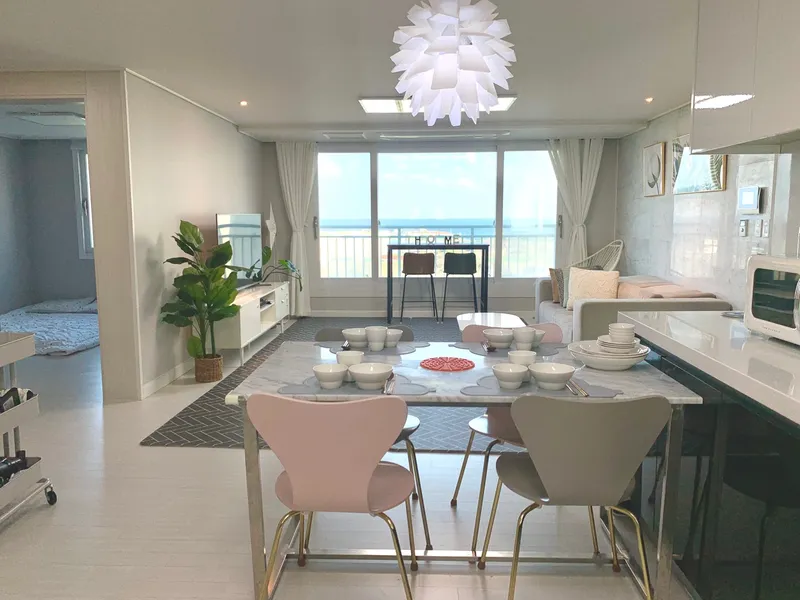 [Aewol, Jeju] Aired on Save Me Holmes Living room sea view Coastal road super close to the sea view 70