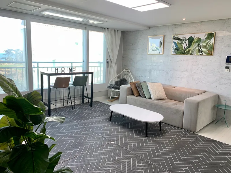 [Aewol, Jeju] Aired on Save Me Holmes Living room sea view Coastal road super close to the sea view 58