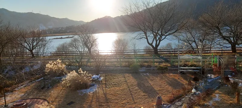 [Yangpyeong] River view and bicycle/walking path/fire pit pretty yard luxury one month living 1st floor 45