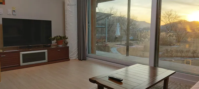 [Yangpyeong] River view and bicycle/walking path/fire pit pretty yard luxury one month living 1st floor 9