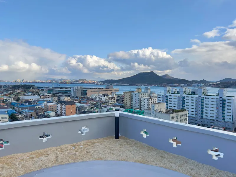 [전남 목포] 앞은 목포항 뒤로는 유달산 전망의 신축 복층 독채 61