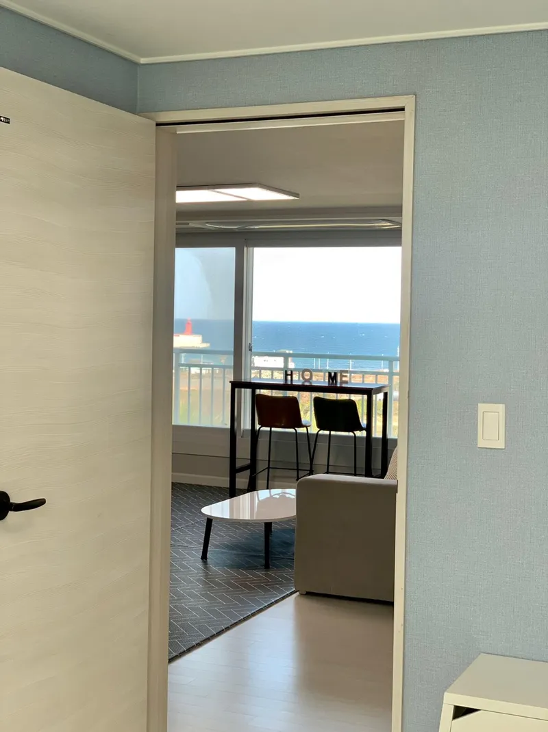 [Aewol, Jeju] Aired on Save Me Holmes Living room sea view Coastal road super close to the sea view 84