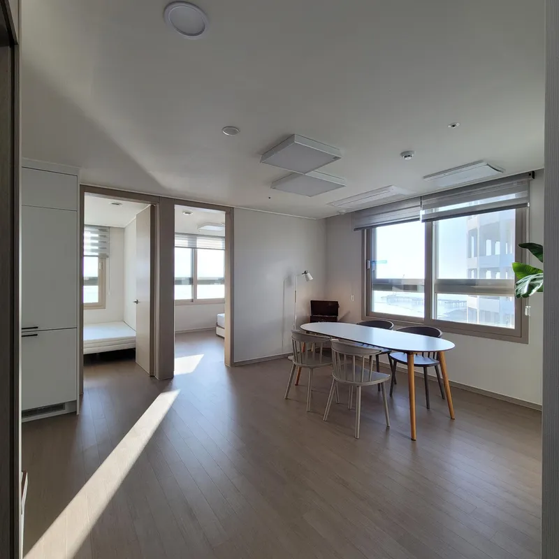 [Ansan] Newly built three-room officetel with Sihwa Lake in the background 10