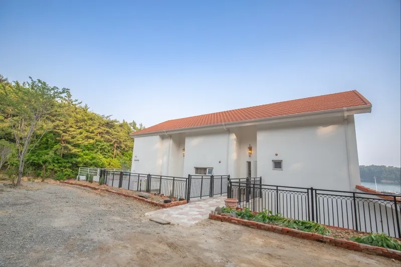 [Goseong] Ocean view pension 2nd floor, 5 seconds in front of Sangjokam National Park 2