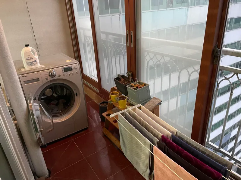 [Nam-gu, Gwangju] 24-pyeong apartment in Nam-gu, Gwangju Metropolitan City, 5 minutes walk from the subway station, Gwangju Express Bus, and Yu Square 9