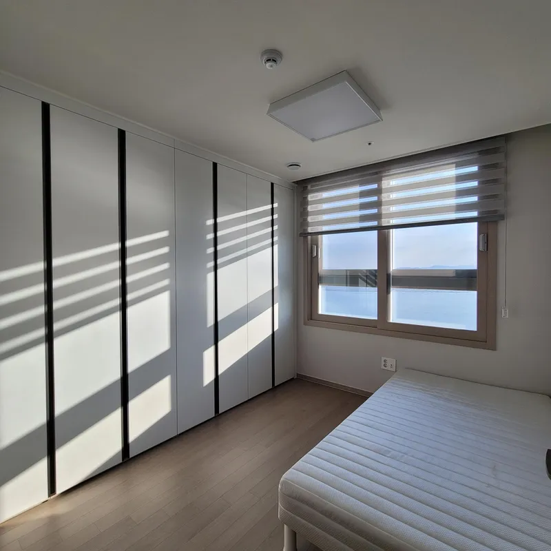 [Ansan] Newly built three-room officetel with Sihwa Lake in the background 26