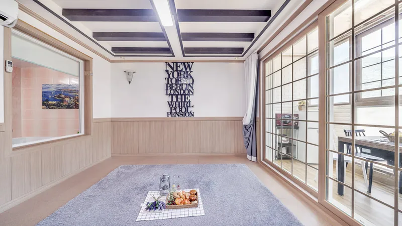 [Geoje] A quiet pension with ondol room on the second floor, 1 minute walk from Hakdong Mongdol Beach 3