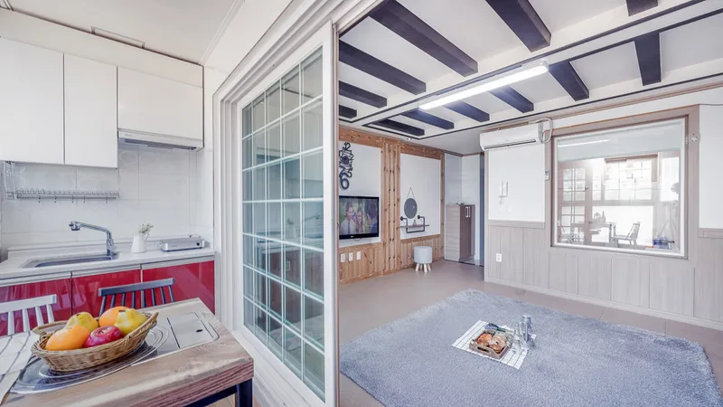 [Geoje] A quiet pension with ondol room on the second floor, 1 minute walk from Hakdong Mongdol Beach 6